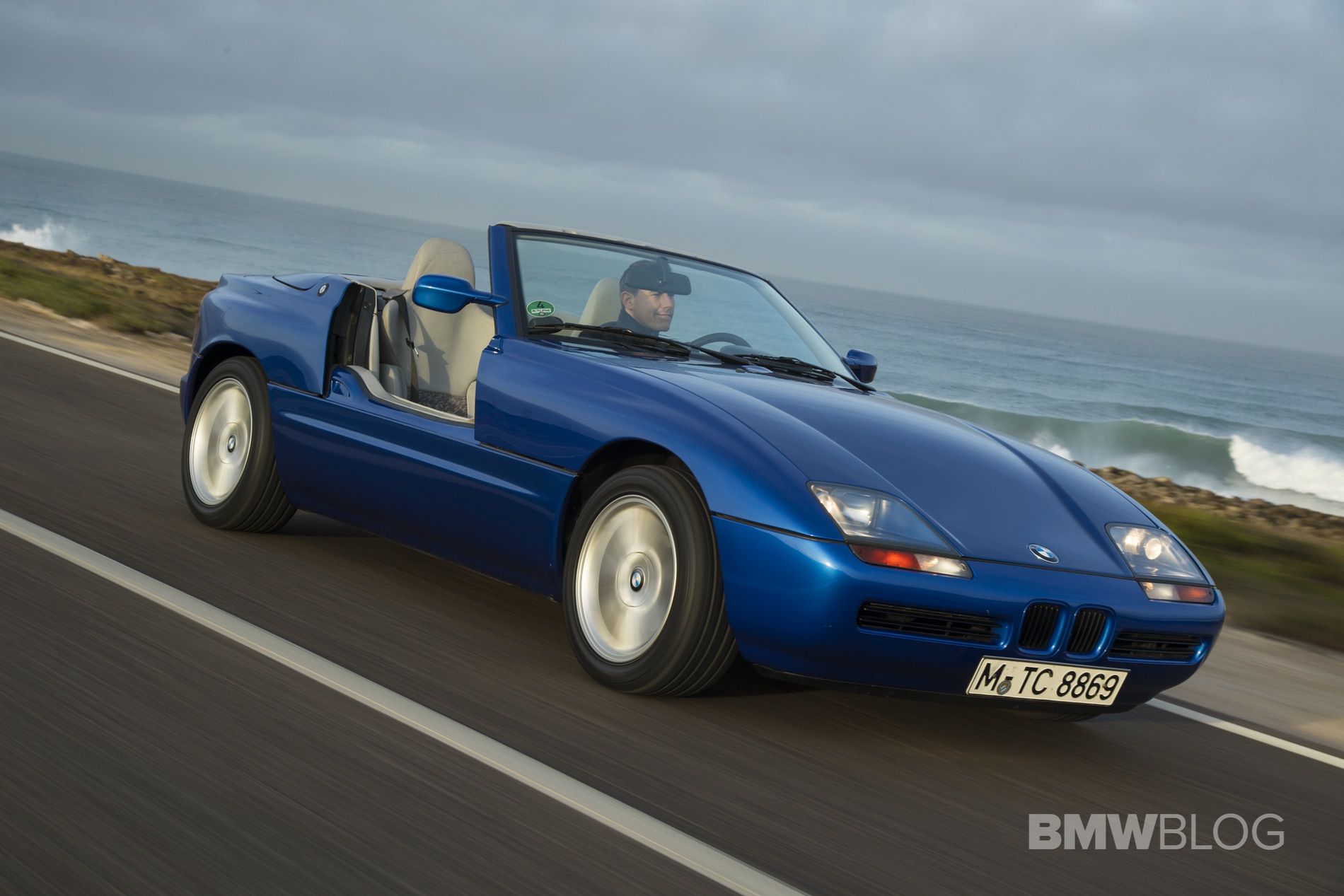 How Do the Famous BMW Z1 Sliding Doors Work? | Motor Memos